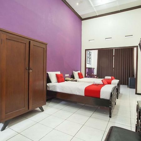 Hotel Reddoorz @ Urip Sumoharjo Surabaya Esterno foto