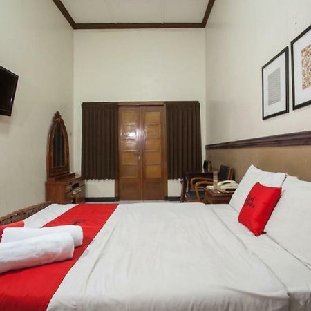 Hotel Reddoorz @ Urip Sumoharjo Surabaya Esterno foto