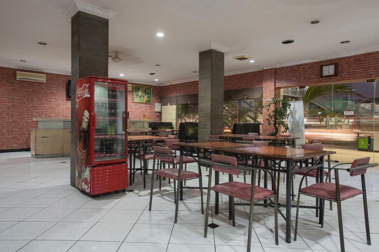 Hotel Reddoorz @ Urip Sumoharjo Surabaya Esterno foto