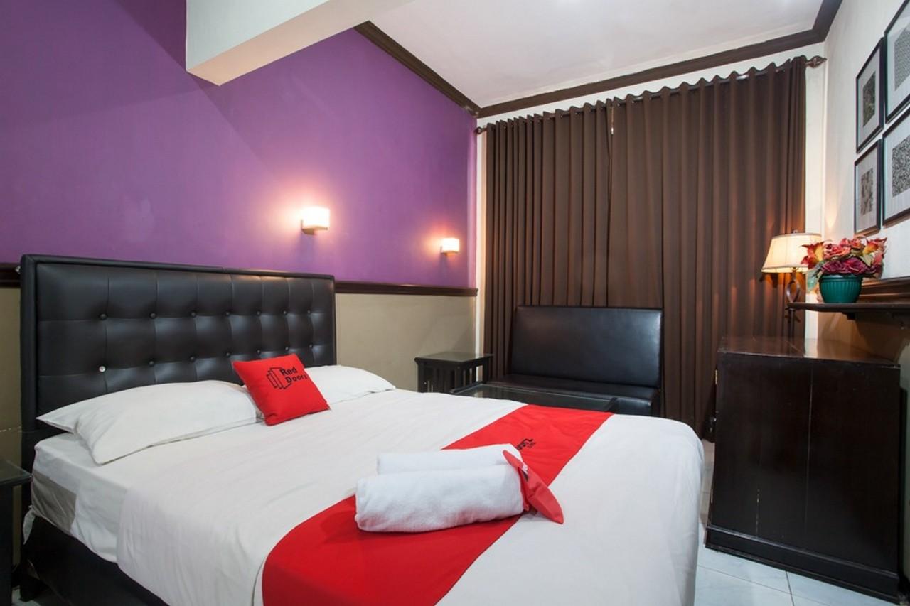 Hotel Reddoorz @ Urip Sumoharjo Surabaya Esterno foto