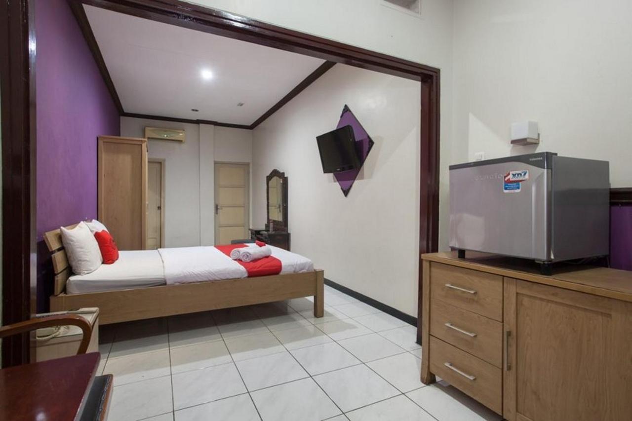 Hotel Reddoorz @ Urip Sumoharjo Surabaya Esterno foto