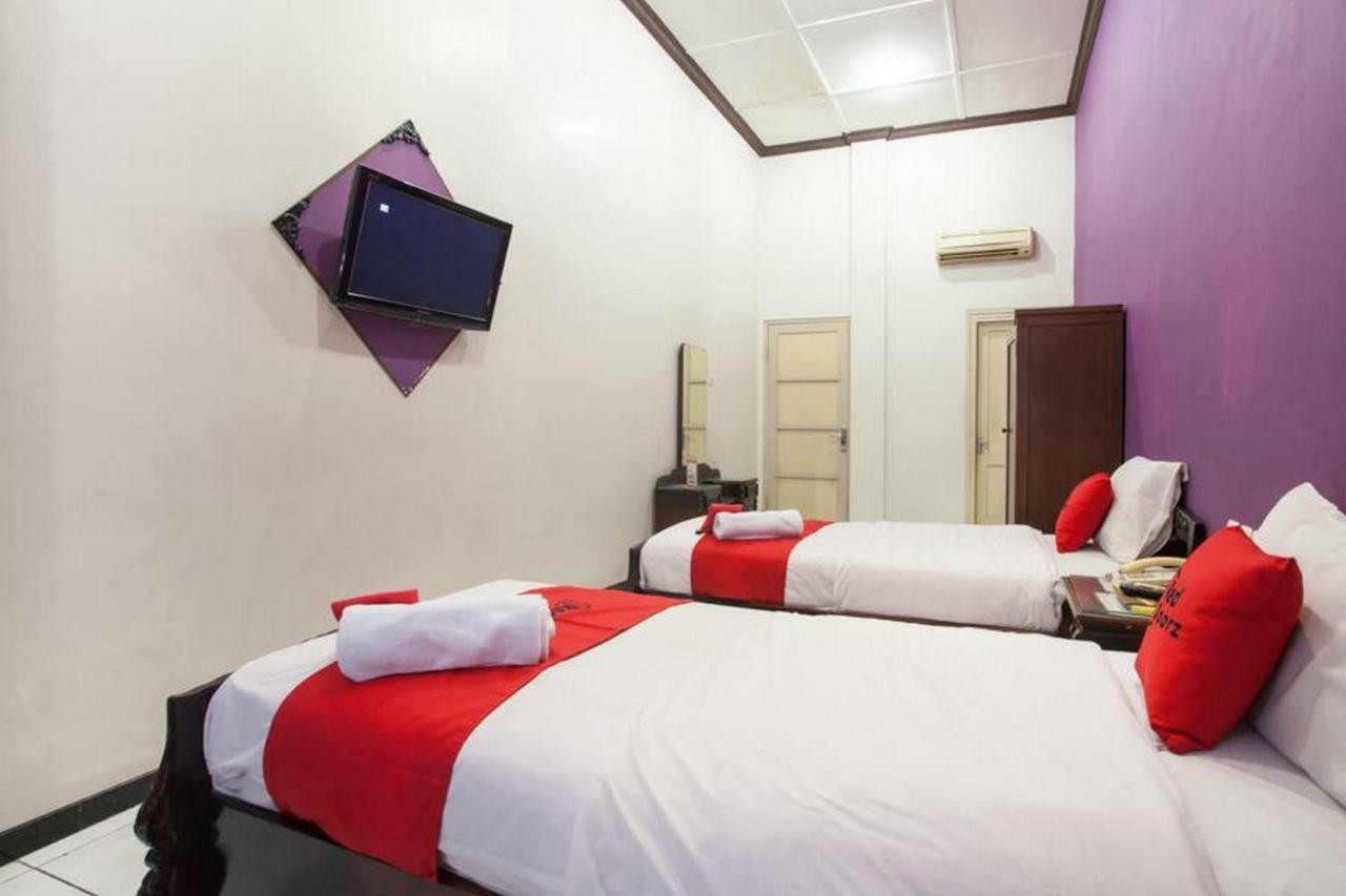Hotel Reddoorz @ Urip Sumoharjo Surabaya Esterno foto