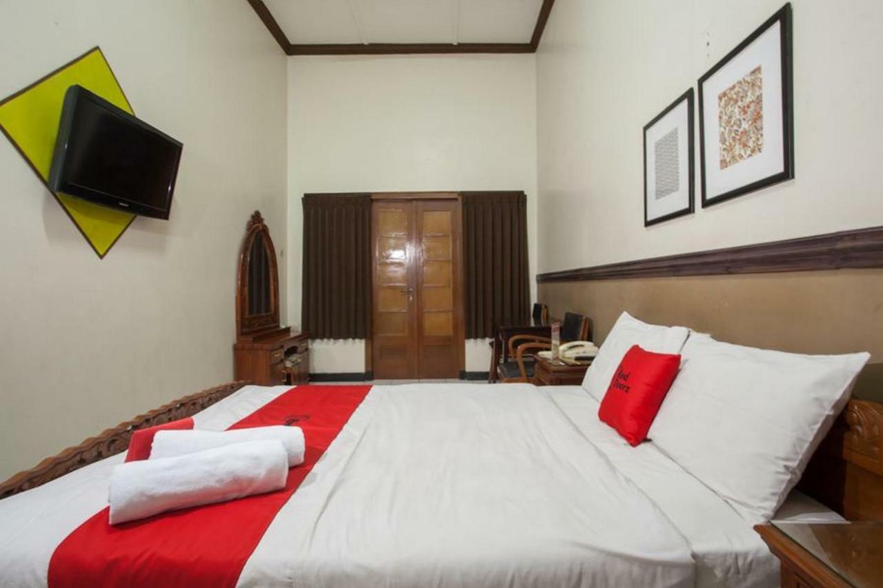 Hotel Reddoorz @ Urip Sumoharjo Surabaya Esterno foto