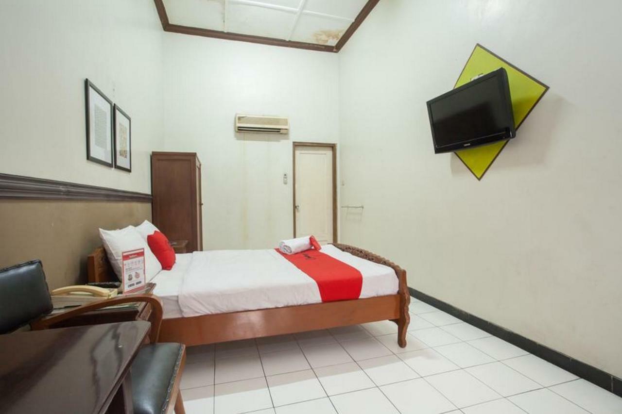 Hotel Reddoorz @ Urip Sumoharjo Surabaya Esterno foto
