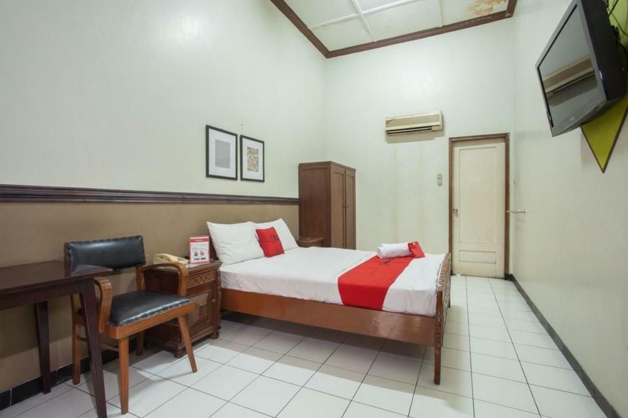 Hotel Reddoorz @ Urip Sumoharjo Surabaya Esterno foto