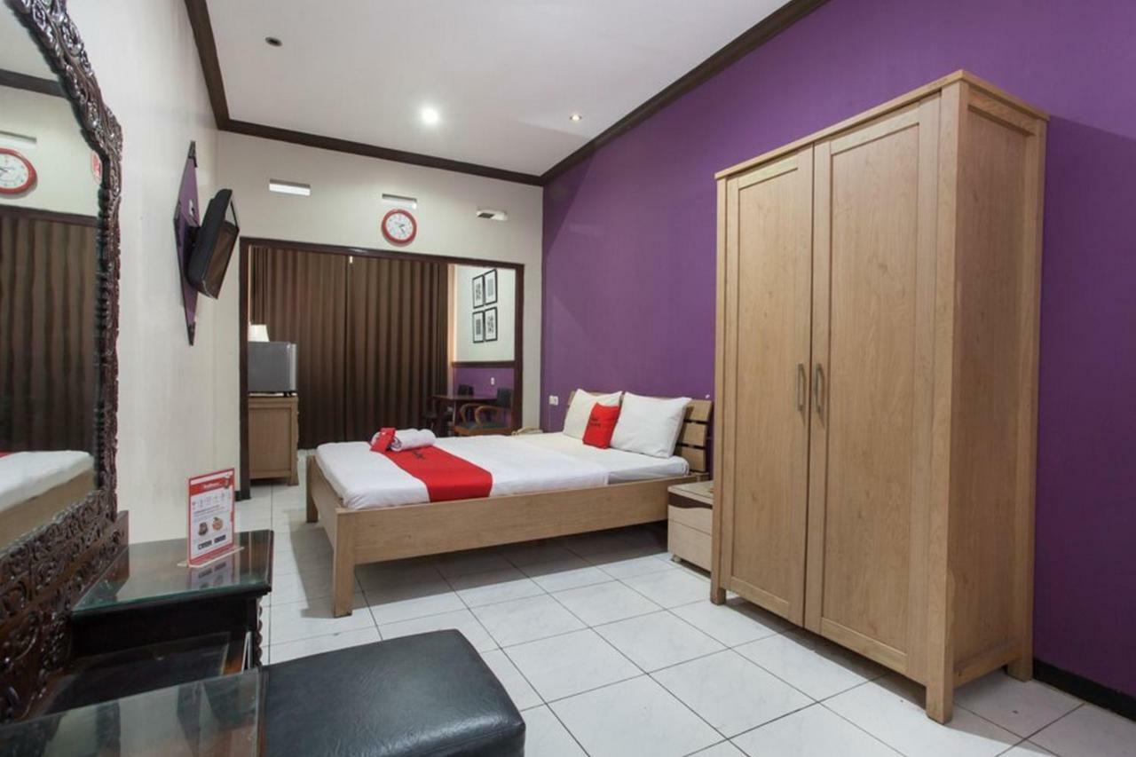 Hotel Reddoorz @ Urip Sumoharjo Surabaya Esterno foto